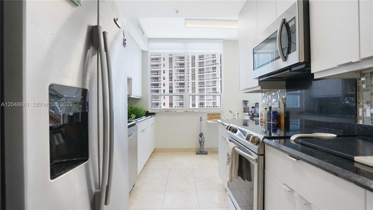 For Rent: $4,900 (2 beds, 2 baths, 1303 Square Feet)