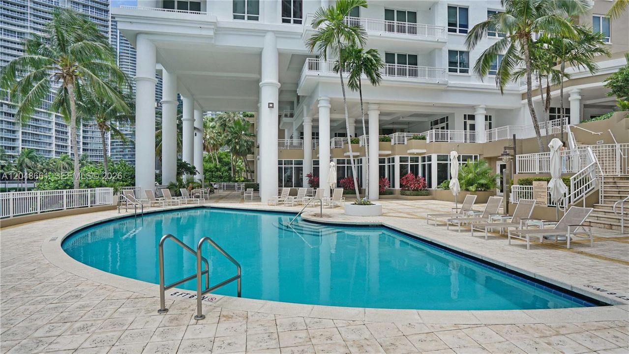 For Rent: $4,900 (2 beds, 2 baths, 1303 Square Feet)