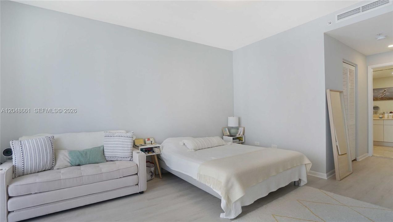 For Rent: $4,900 (2 beds, 2 baths, 1303 Square Feet)