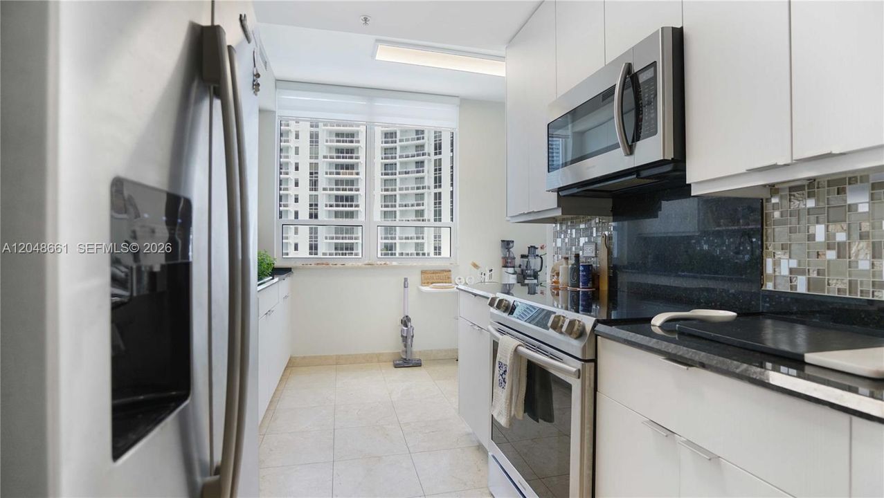 For Rent: $4,900 (2 beds, 2 baths, 1303 Square Feet)