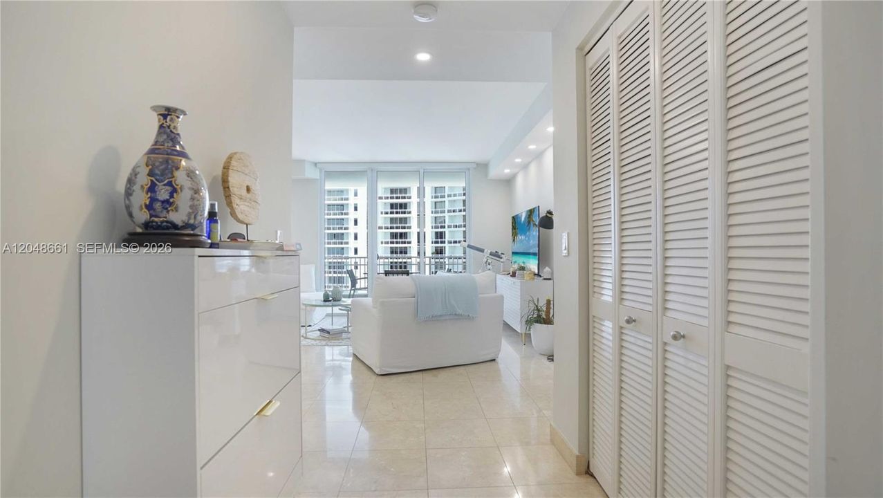 For Rent: $4,900 (2 beds, 2 baths, 1303 Square Feet)