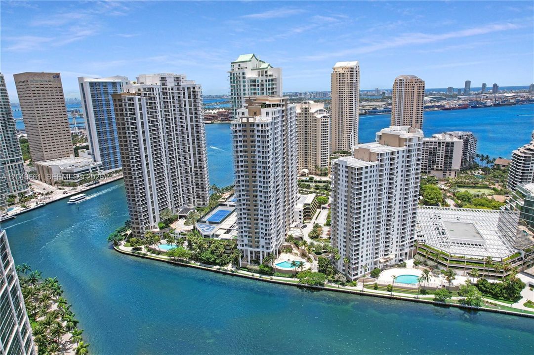 For Rent: $4,900 (2 beds, 2 baths, 1303 Square Feet)