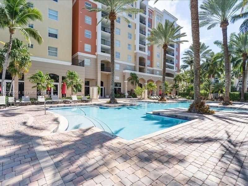 For Sale: $499,000 (2 beds, 2 baths, 1024 Square Feet)