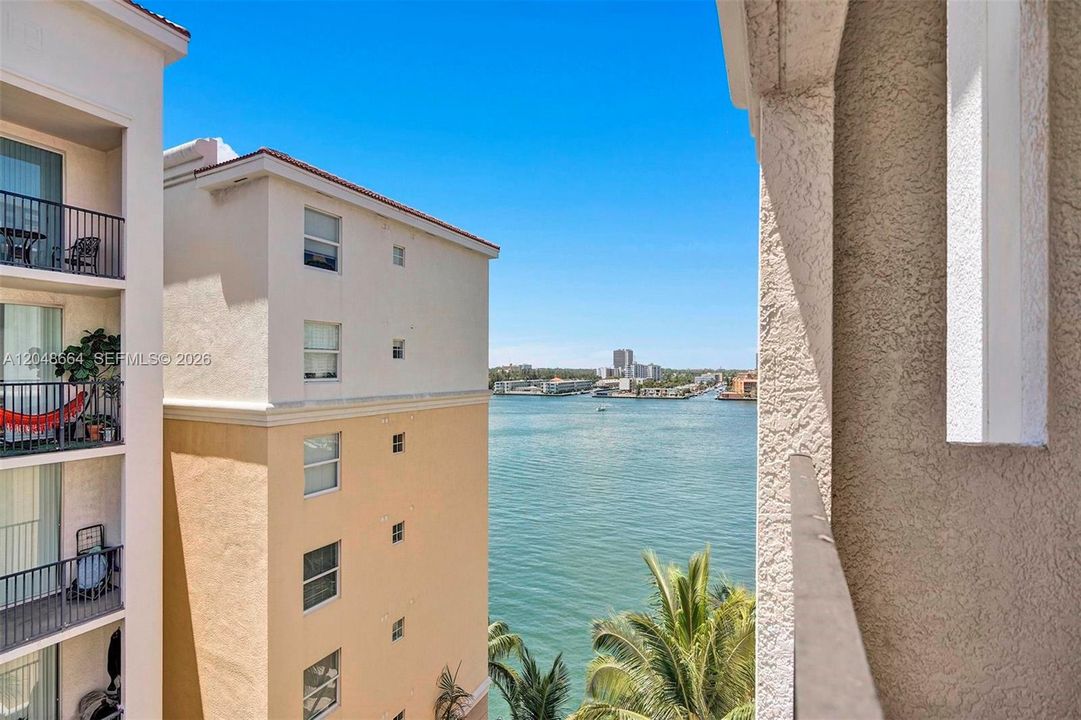 For Sale: $499,000 (2 beds, 2 baths, 1024 Square Feet)