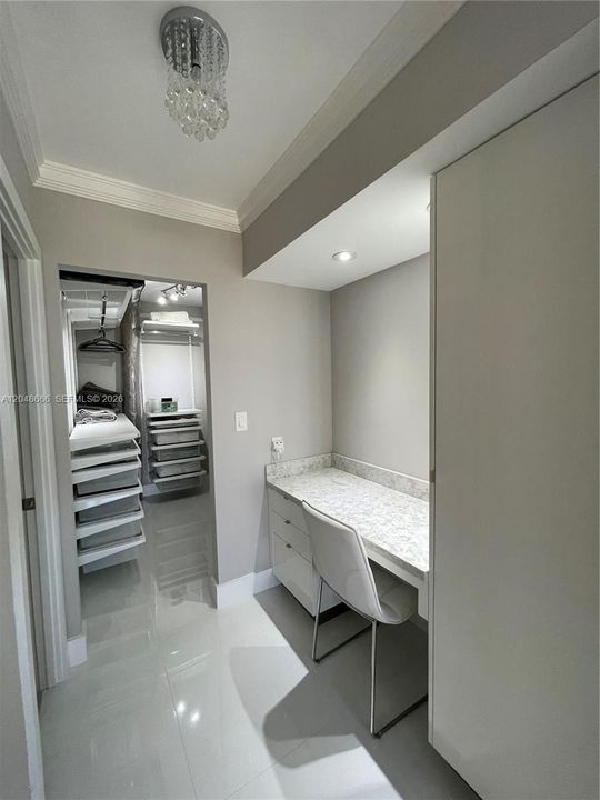 MASTER  DRESSING AREA