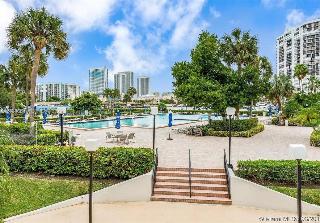 MARINA POOL DECK