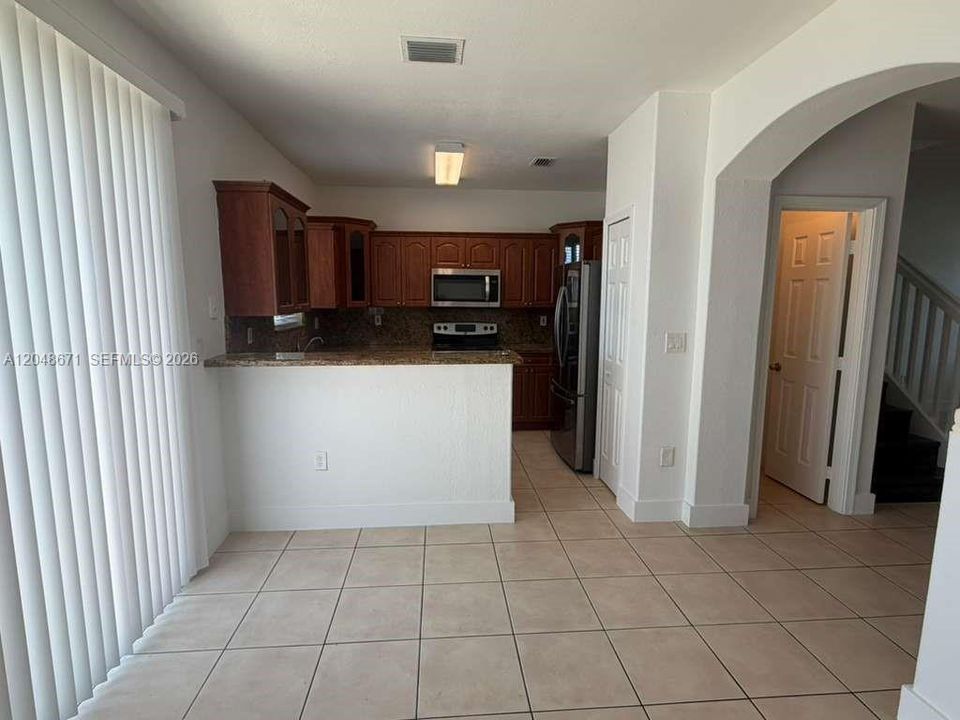 For Rent: $2,200 (3 beds, 2 baths, 1302 Square Feet)