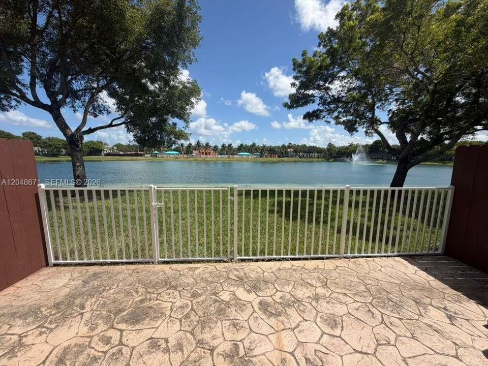 For Rent: $2,200 (3 beds, 2 baths, 1302 Square Feet)