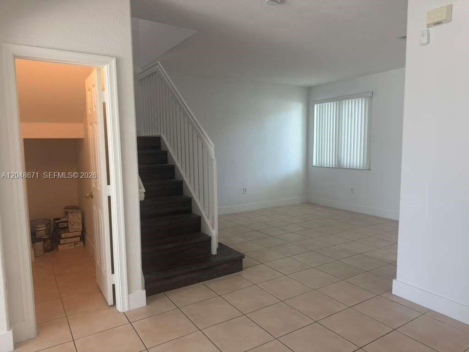 For Rent: $2,200 (3 beds, 2 baths, 1302 Square Feet)