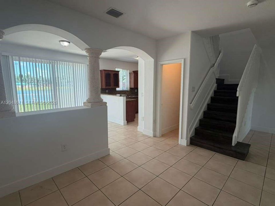 For Rent: $2,200 (3 beds, 2 baths, 1302 Square Feet)
