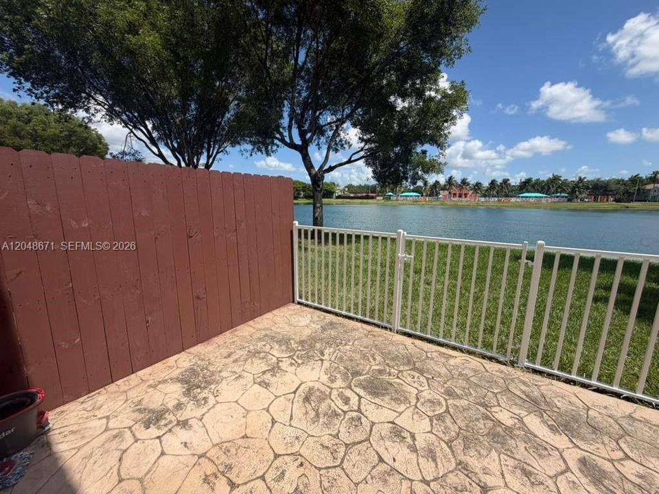 For Rent: $2,200 (3 beds, 2 baths, 1302 Square Feet)