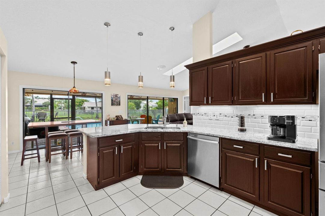 13-web-or-mls-A7409447