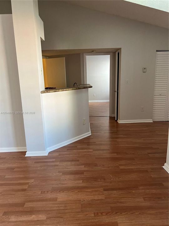 For Rent: $1,850 (1 beds, 1 baths, 560 Square Feet)
