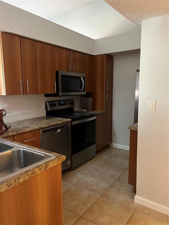 For Rent: $1,850 (1 beds, 1 baths, 560 Square Feet)