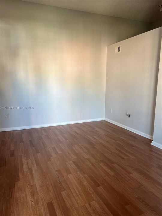 For Rent: $1,850 (1 beds, 1 baths, 560 Square Feet)