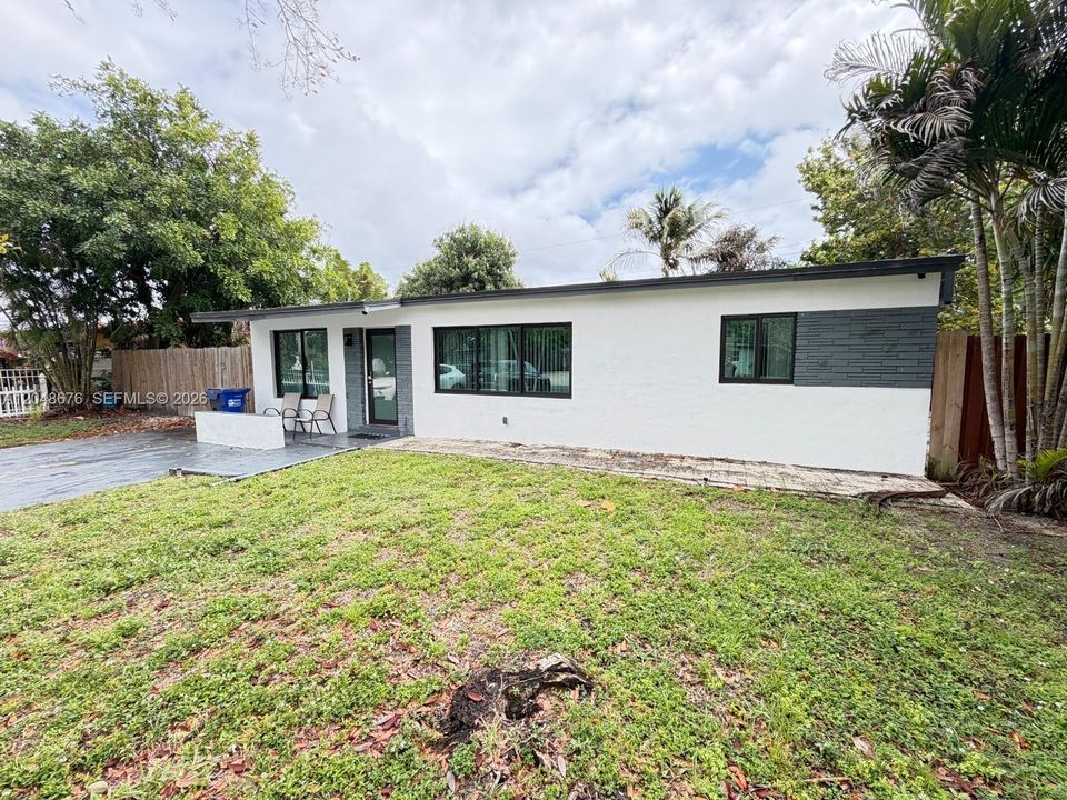 For Rent: $4,000 (3 beds, 2 baths, 768 Square Feet)