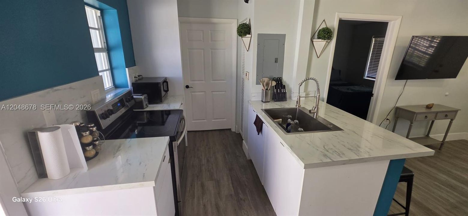 For Rent: $2,000 (1 beds, 1 baths, 600 Square Feet)