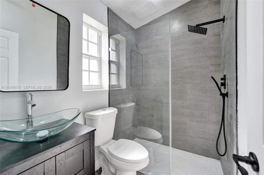 For Rent: $2,000 (1 beds, 1 baths, 600 Square Feet)