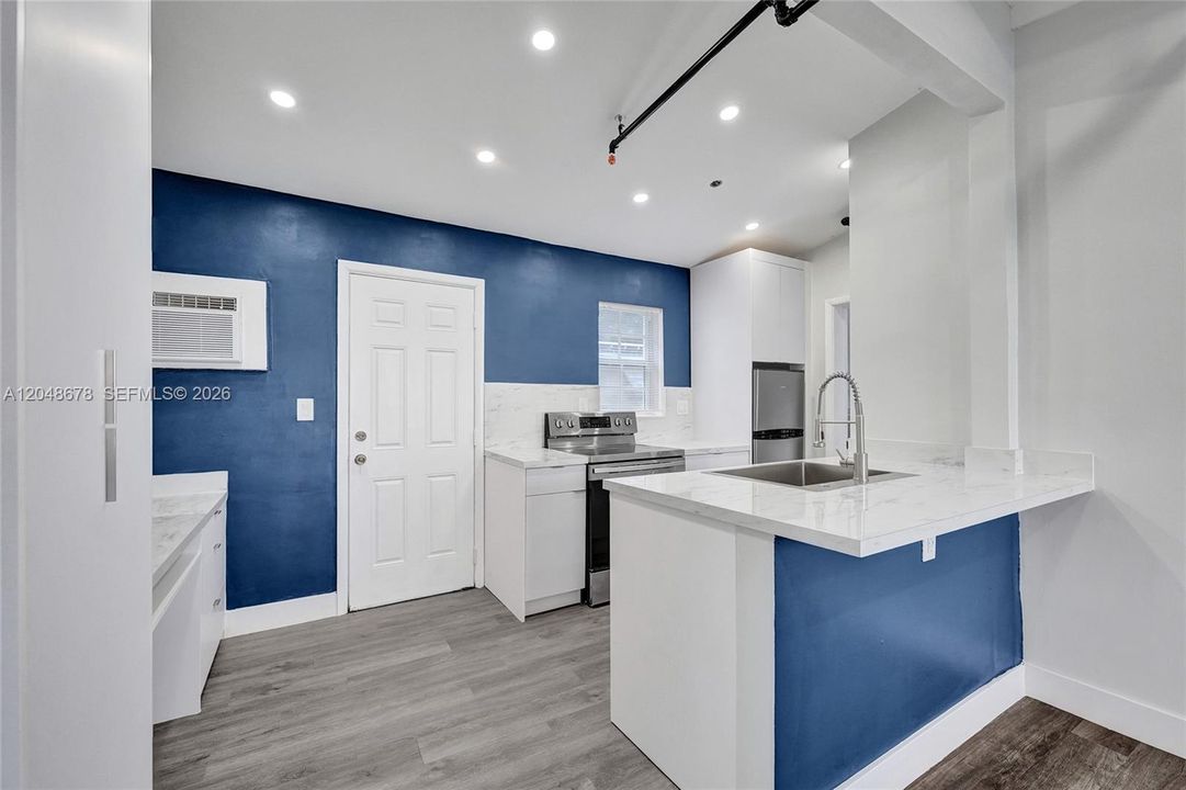 For Rent: $2,000 (1 beds, 1 baths, 600 Square Feet)