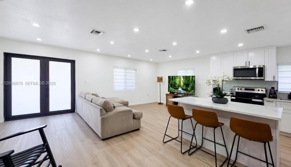 For Sale: $410,000 (2 beds, 2 baths, 1225 Square Feet)