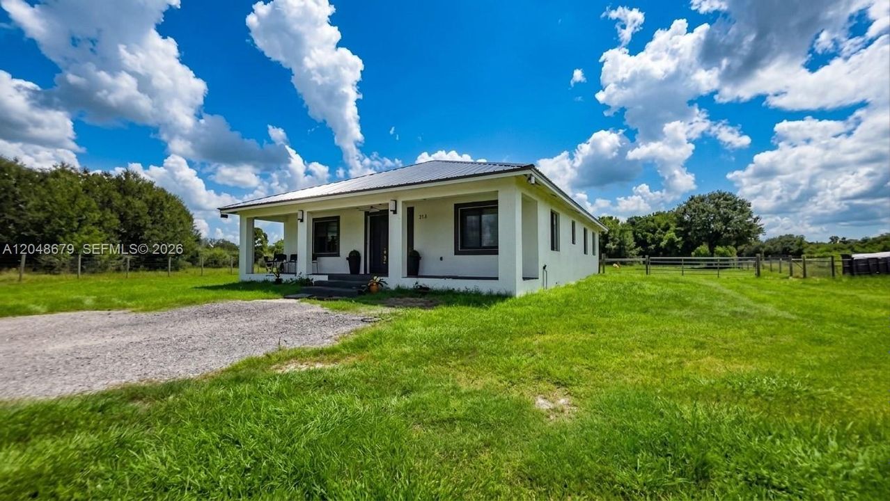 For Sale: $410,000 (2 beds, 2 baths, 1225 Square Feet)