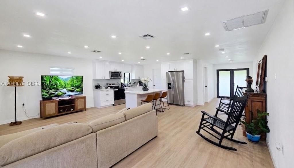For Sale: $410,000 (2 beds, 2 baths, 1225 Square Feet)