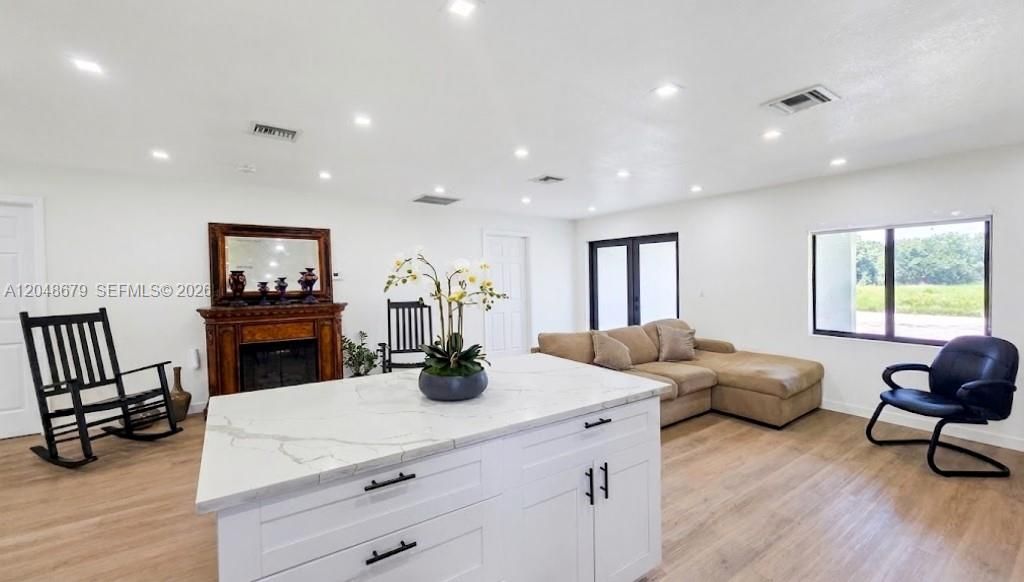 For Sale: $410,000 (2 beds, 2 baths, 1225 Square Feet)