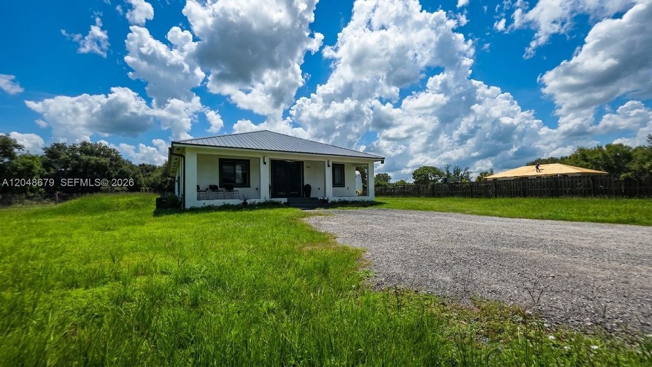 For Sale: $410,000 (2 beds, 2 baths, 1225 Square Feet)