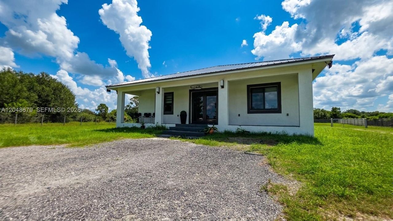 For Sale: $410,000 (2 beds, 2 baths, 1225 Square Feet)
