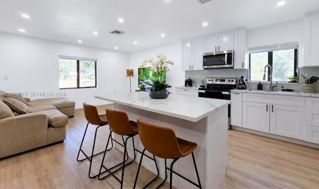 For Sale: $410,000 (2 beds, 2 baths, 1225 Square Feet)
