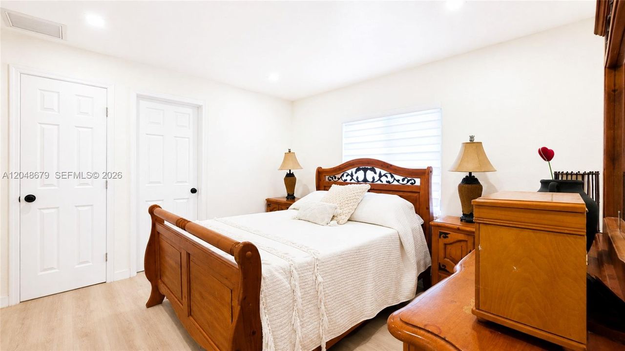 For Sale: $410,000 (2 beds, 2 baths, 1225 Square Feet)