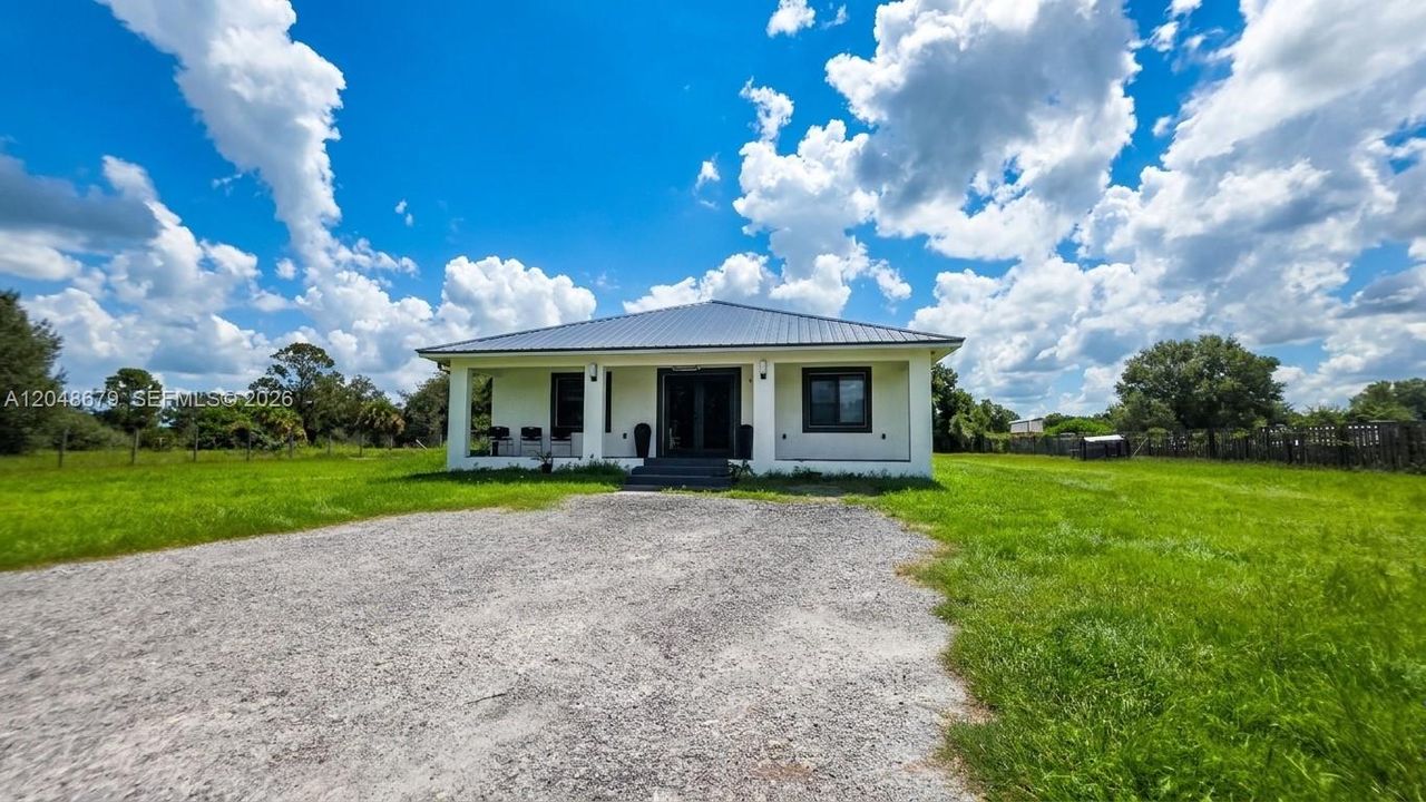 For Sale: $410,000 (2 beds, 2 baths, 1225 Square Feet)