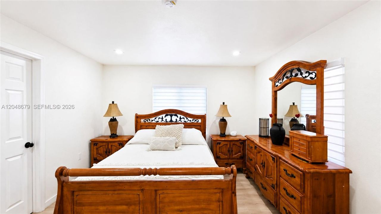 For Sale: $410,000 (2 beds, 2 baths, 1225 Square Feet)