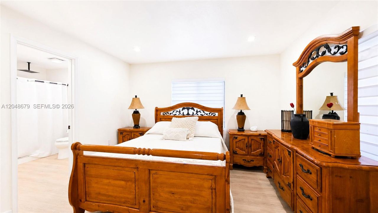 For Sale: $410,000 (2 beds, 2 baths, 1225 Square Feet)