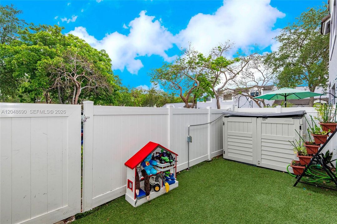 For Sale: $425,000 (3 beds, 2 baths, 1268 Square Feet)