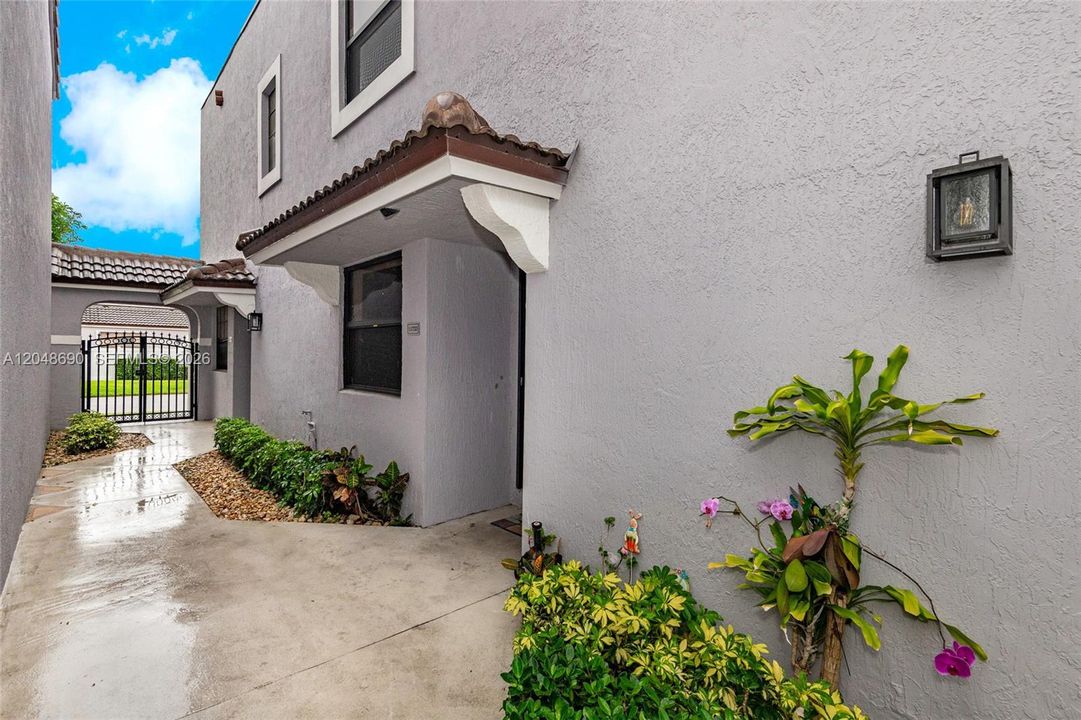 For Sale: $425,000 (3 beds, 2 baths, 1268 Square Feet)