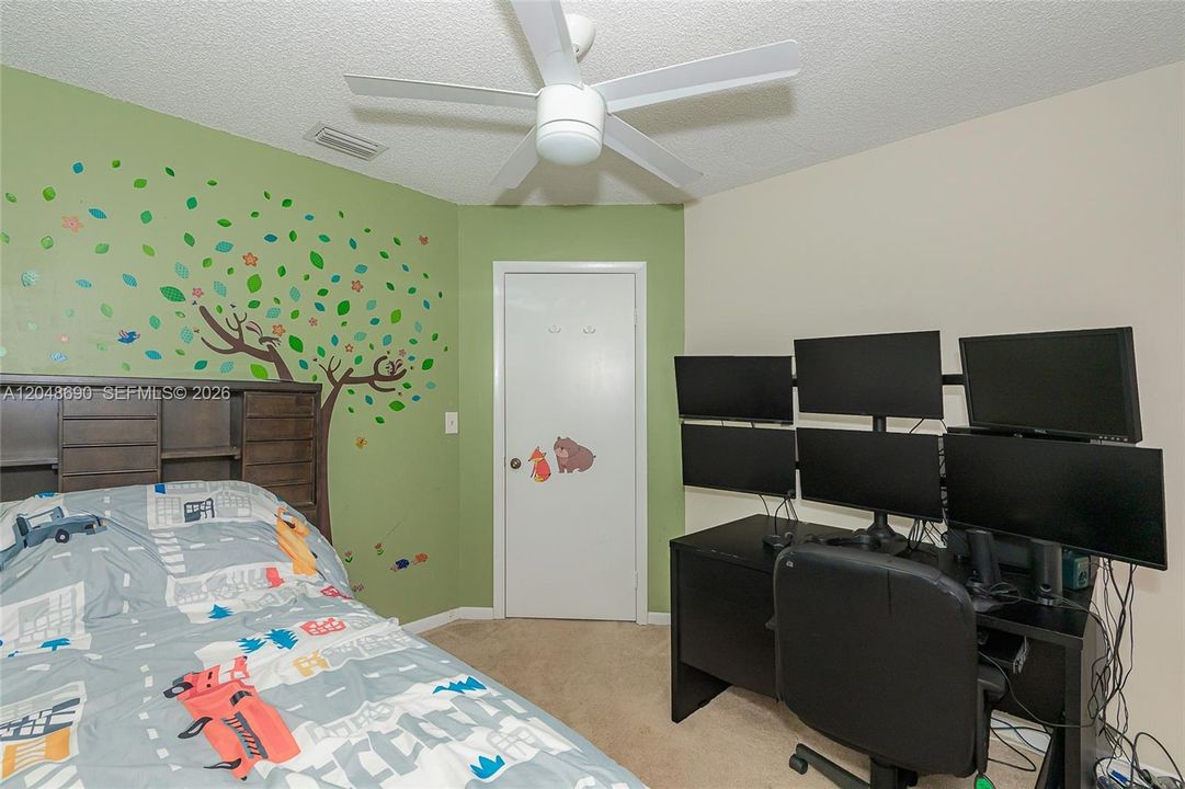 For Sale: $425,000 (3 beds, 2 baths, 1268 Square Feet)