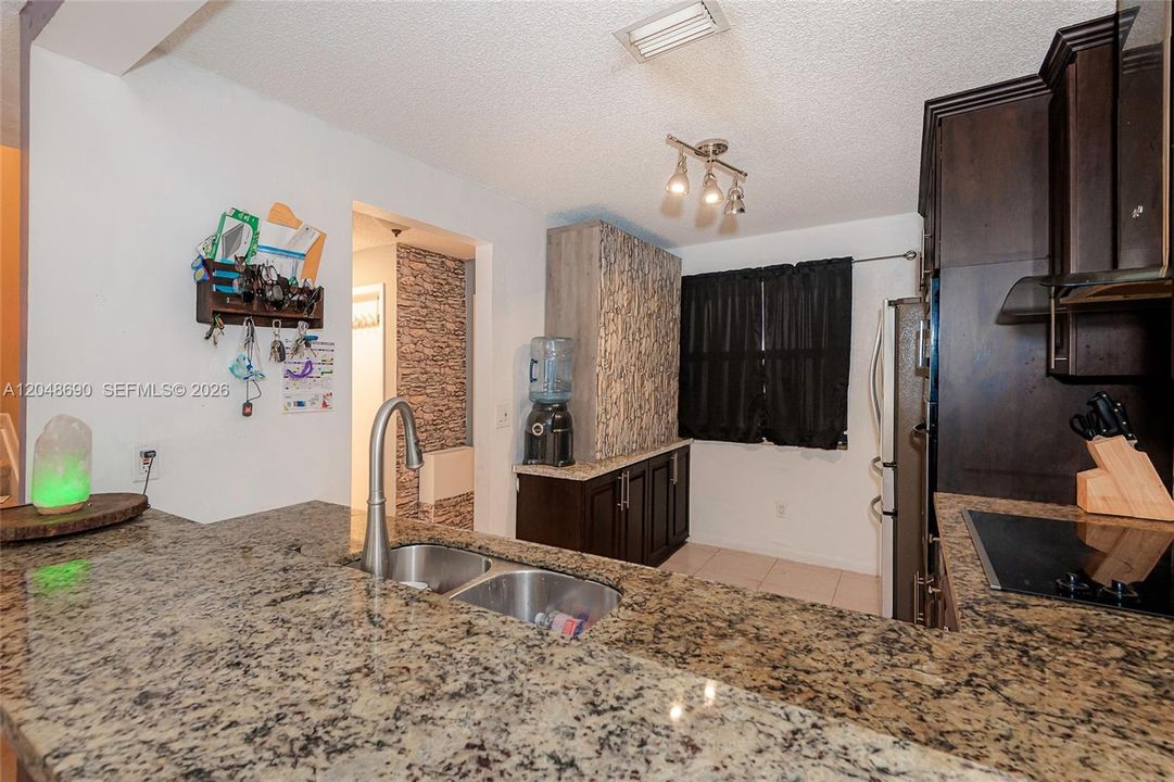 For Sale: $425,000 (3 beds, 2 baths, 1268 Square Feet)