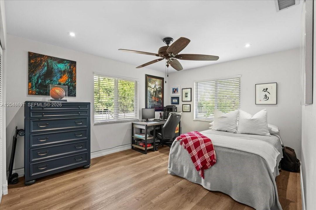 En Venta: $889,900 (3 camas, 2 baños, 1872 Pies cuadrados)