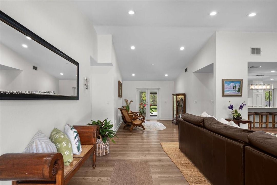 En Venta: $889,900 (3 camas, 2 baños, 1872 Pies cuadrados)