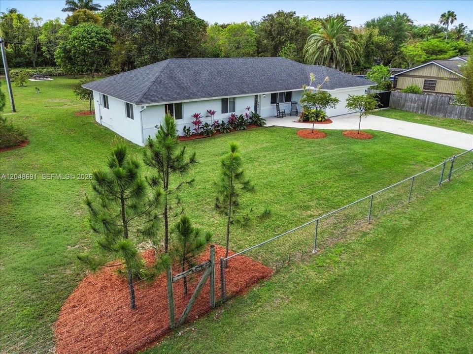 En Venta: $889,900 (3 camas, 2 baños, 1872 Pies cuadrados)