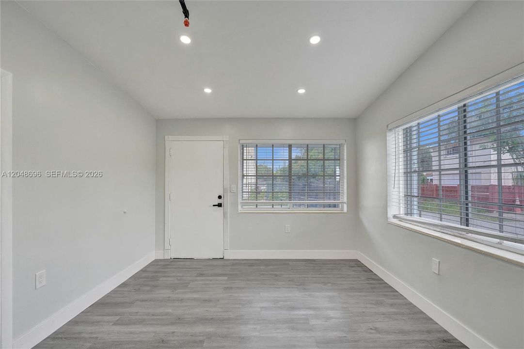 For Rent: $1,700 (1 beds, 1 baths, 600 Square Feet)