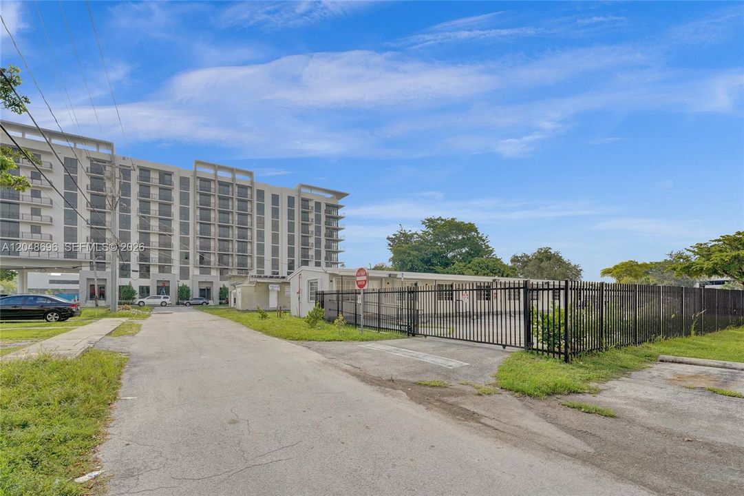 For Rent: $1,700 (1 beds, 1 baths, 600 Square Feet)