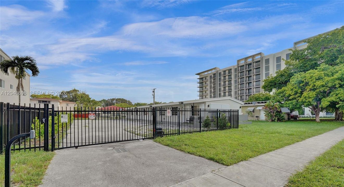 For Rent: $1,700 (1 beds, 1 baths, 600 Square Feet)