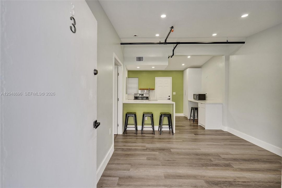 For Rent: $1,700 (1 beds, 1 baths, 600 Square Feet)