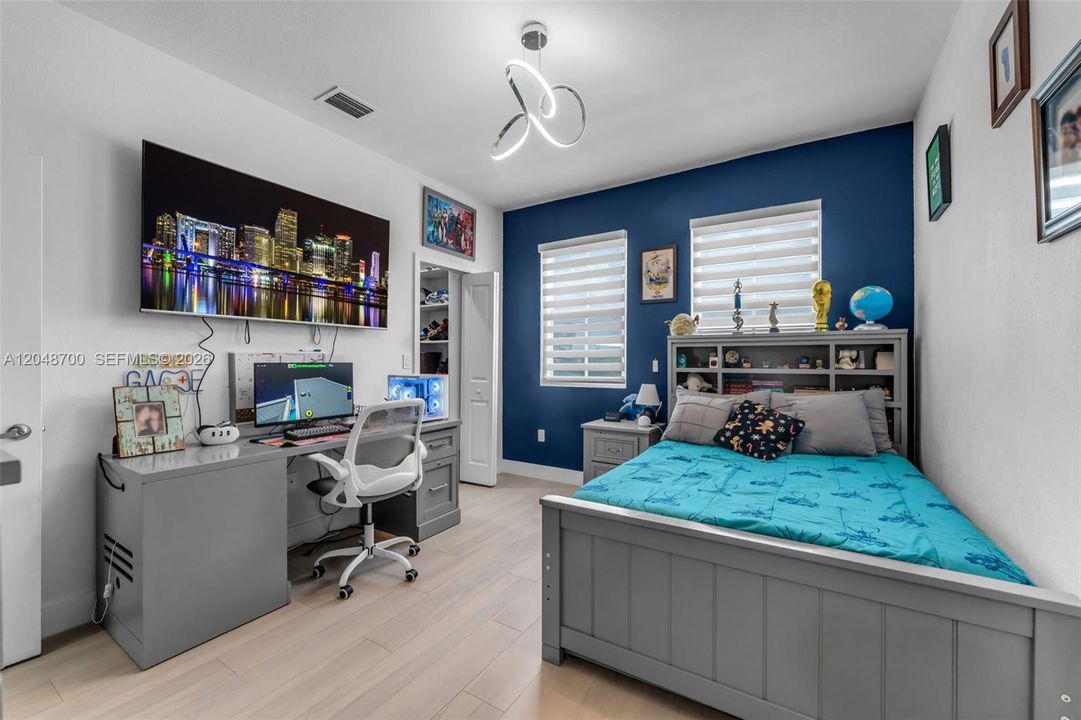 For Sale: $1,385,000 (4 beds, 4 baths, 3073 Square Feet)
