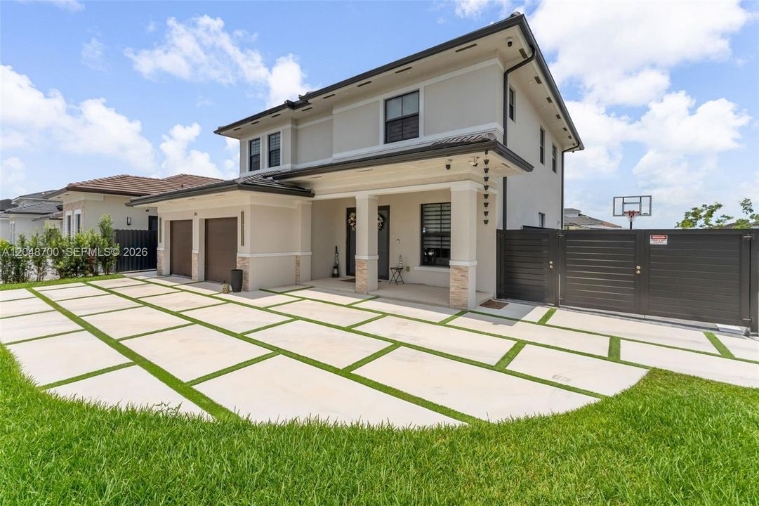 For Sale: $1,385,000 (4 beds, 4 baths, 3073 Square Feet)