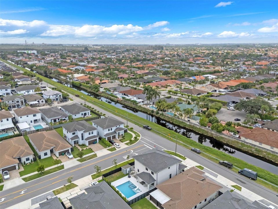 For Sale: $1,385,000 (4 beds, 4 baths, 3073 Square Feet)