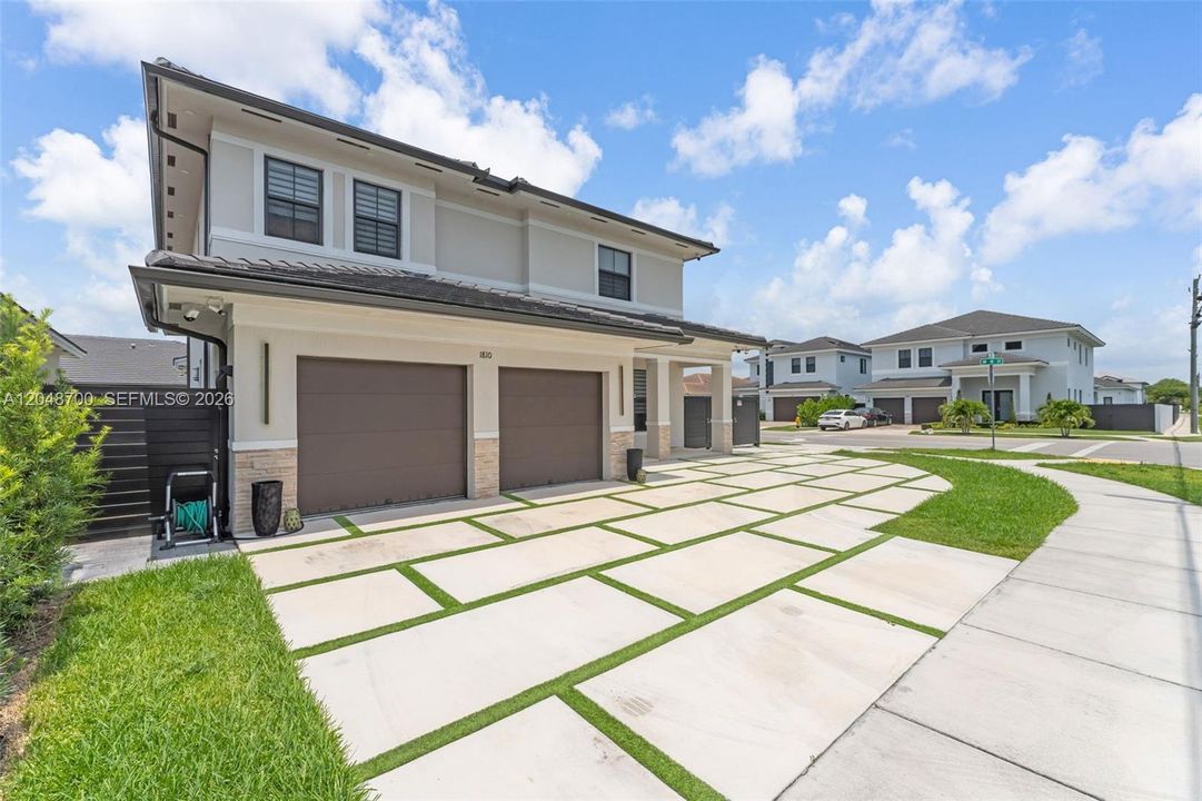 For Sale: $1,385,000 (4 beds, 4 baths, 3073 Square Feet)