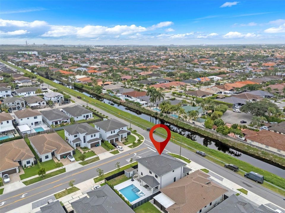 For Sale: $1,385,000 (4 beds, 4 baths, 3073 Square Feet)